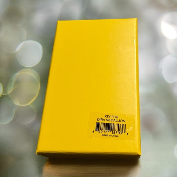 Kendra Scott, Gold Floral Pendant Keychain - NIB - Picture 2 of 3